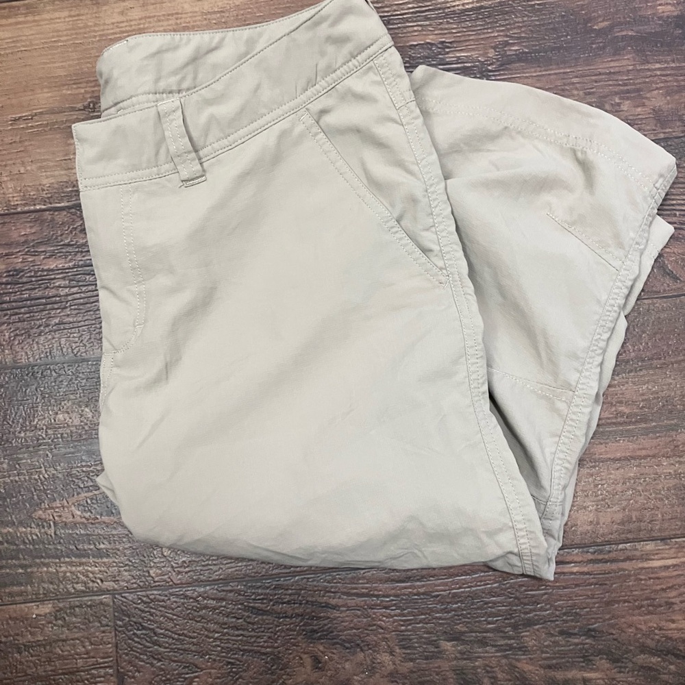 The North Face Woman’s Tan Capris. - Picture 3 of 4